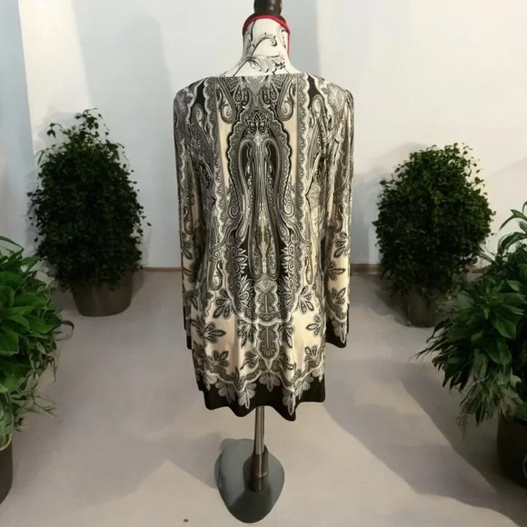 Women Blouse - Picture 3 of 3